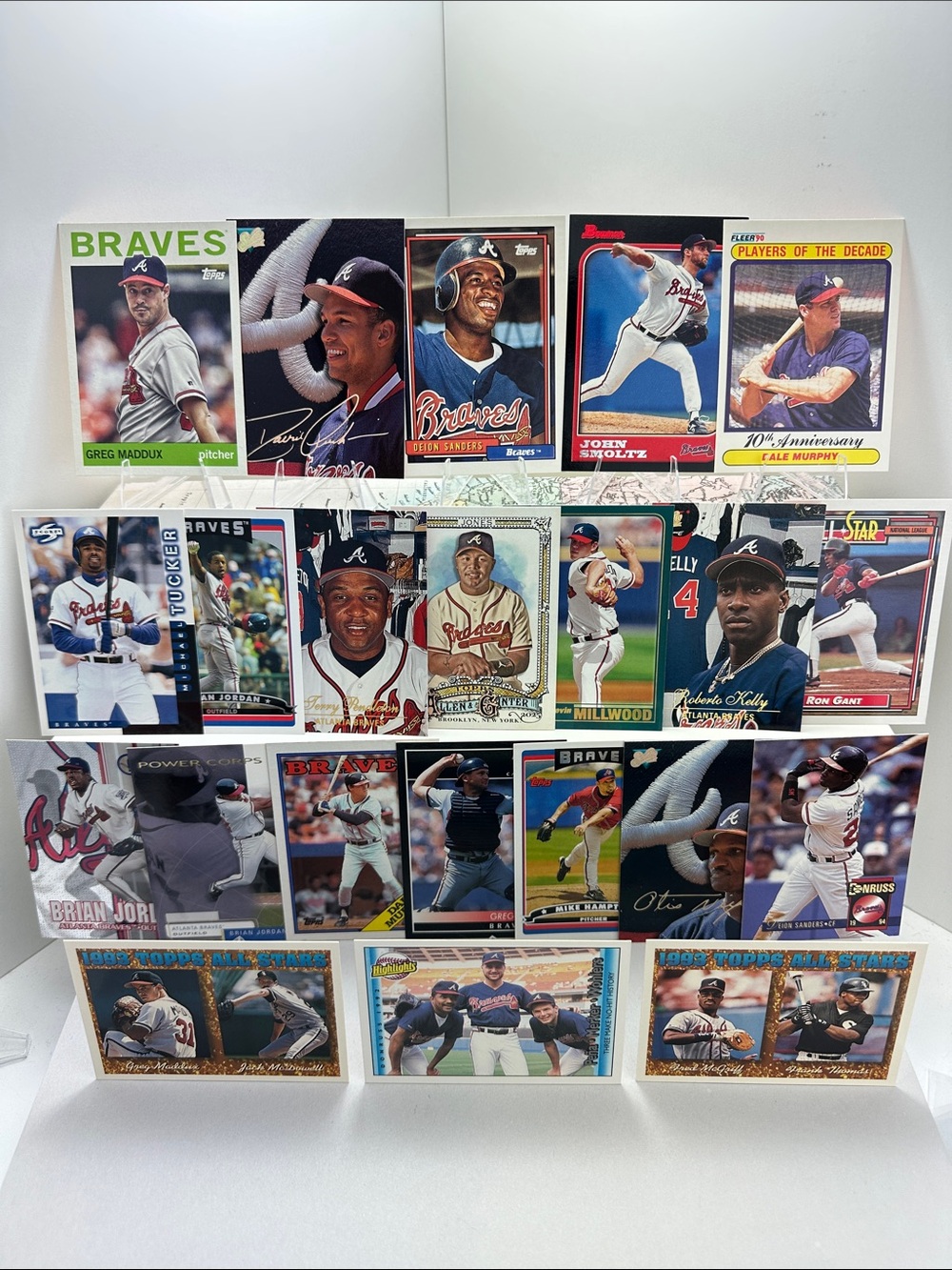 Deion Sanders/Greg Maddux/John Smoltz/David Justice/Murphy/Gant Braves lot of 22